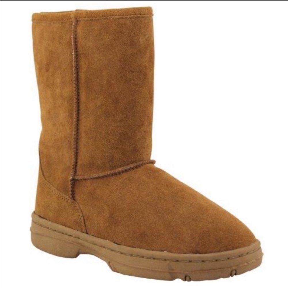 Lamo Womens Size 6 Rugged Sole boot.